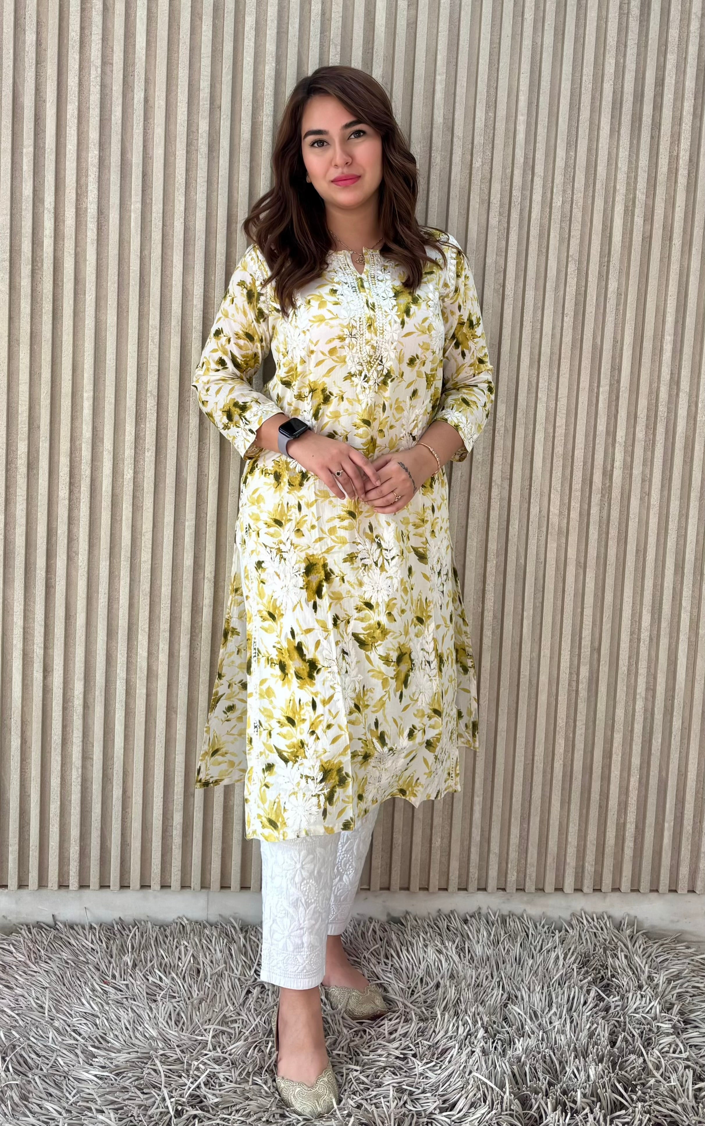 FLOWER MULMUL CHIKANKARI KURTI SET