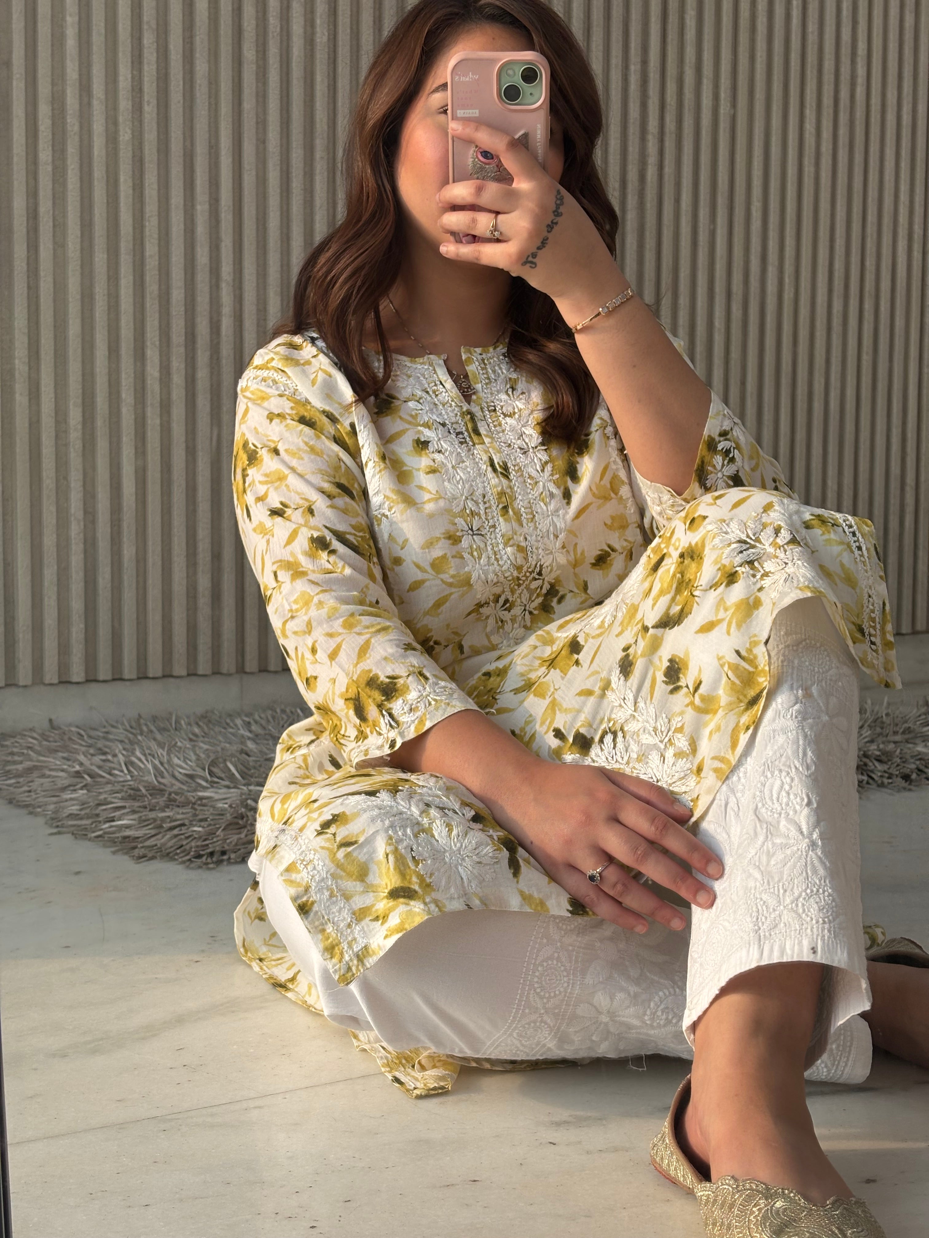 FLOWER MULMUL CHIKANKARI KURTI SET