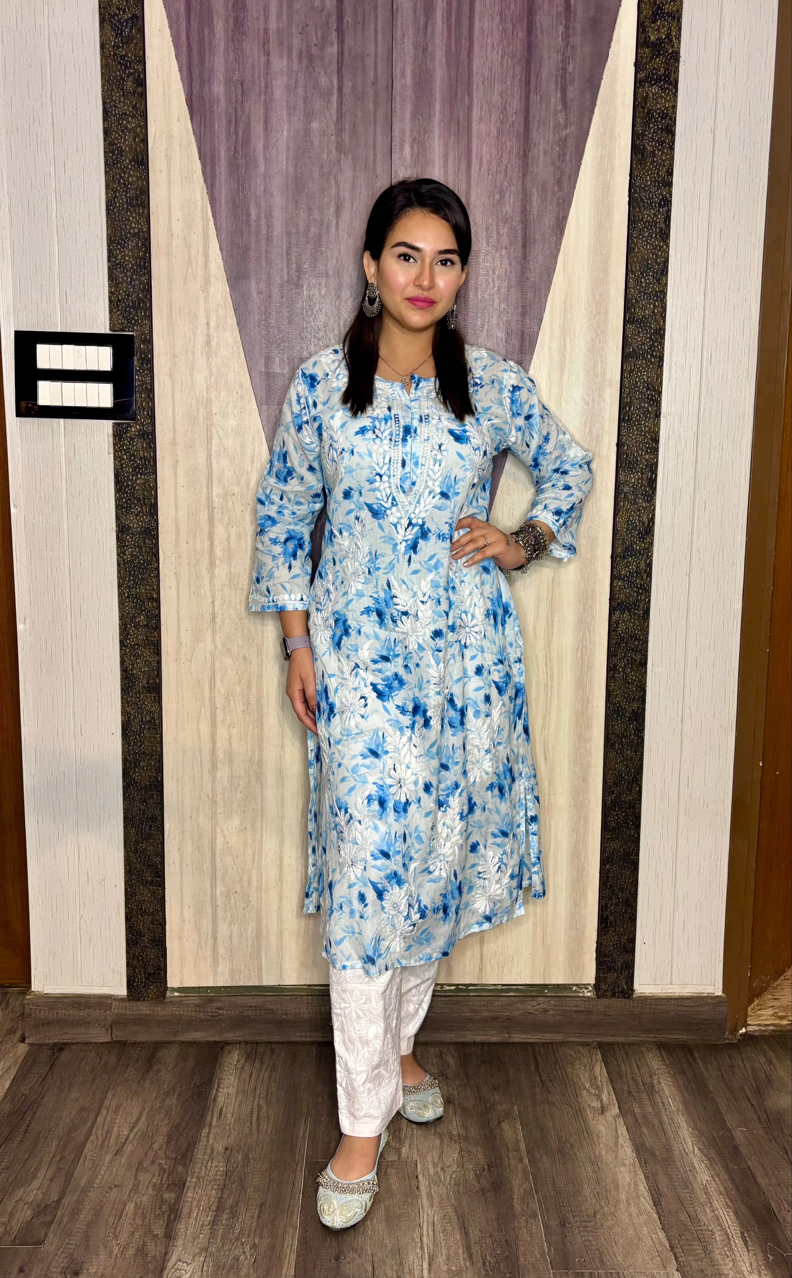 FLOWER MULMUL BLUE CHIKANKARI KURTI SET.