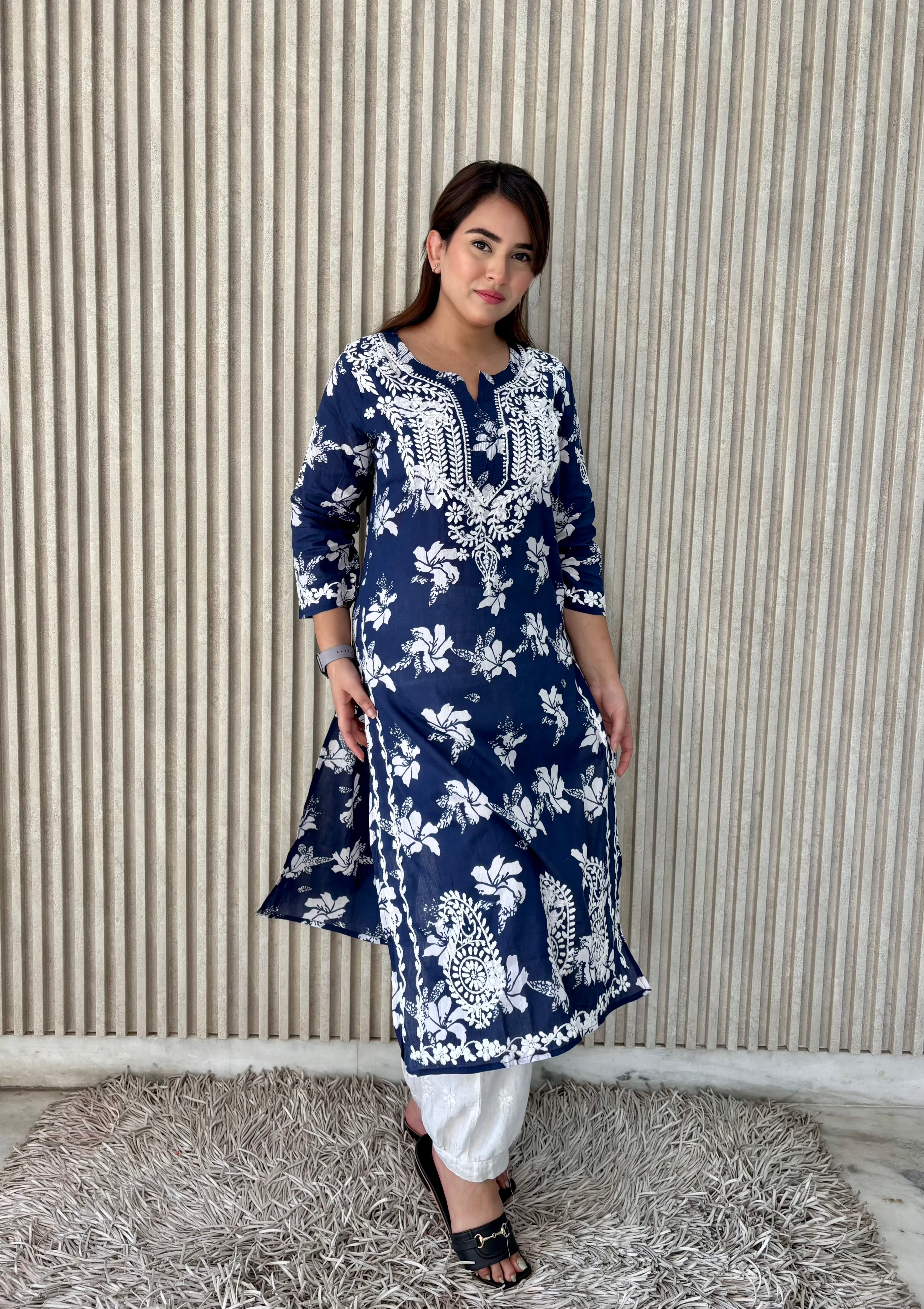 SUHANA MULMUL CHIKANKARI KURTI