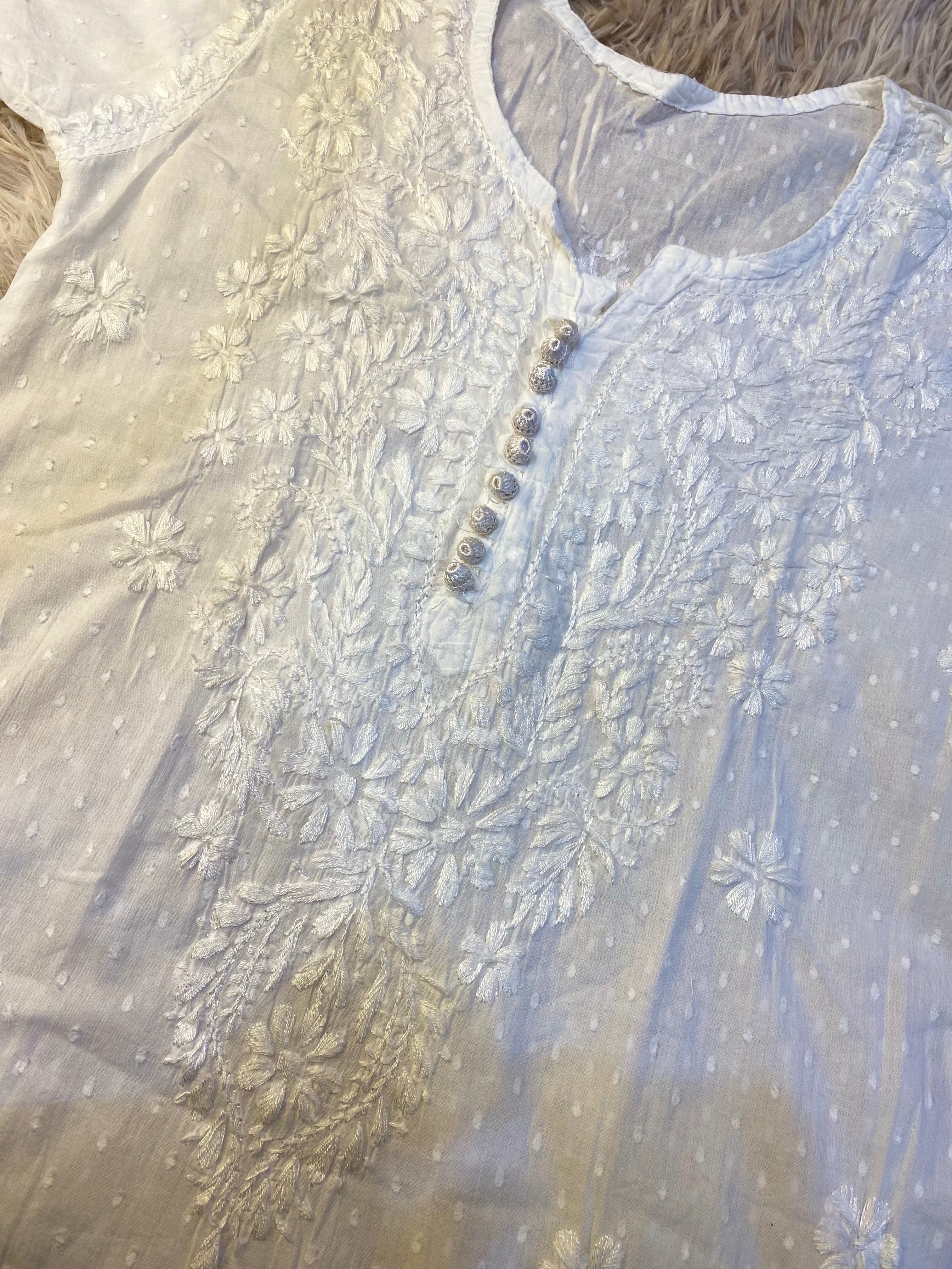 Saiyaara White Hand Chikankari Straight Kurti in Cotton Dobby with Crochet Button
