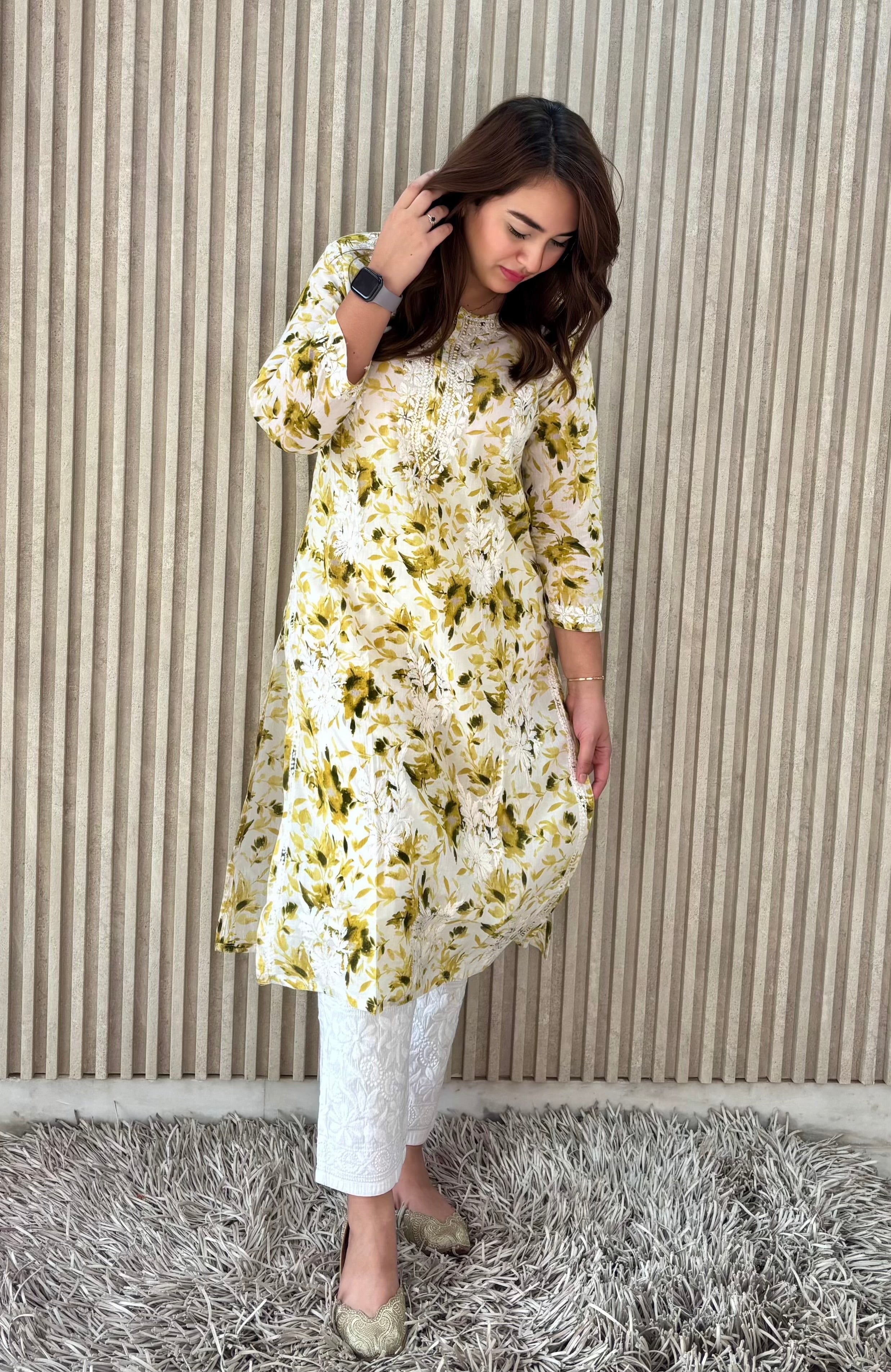 FLOWER MULMUL CHIKANKARI KURTI SET