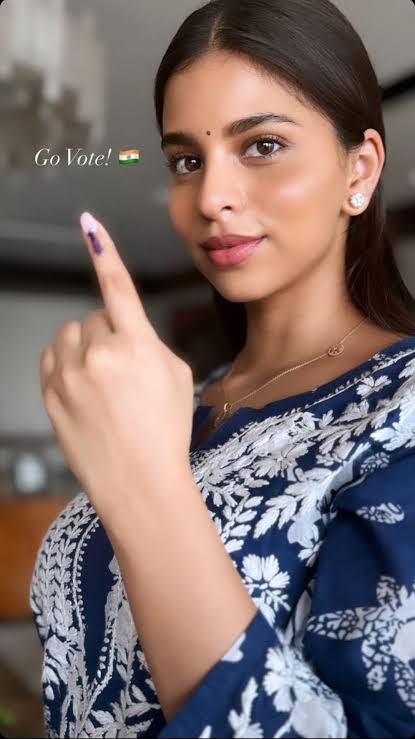 SUHANA MULMUL CHIKANKARI KURTI